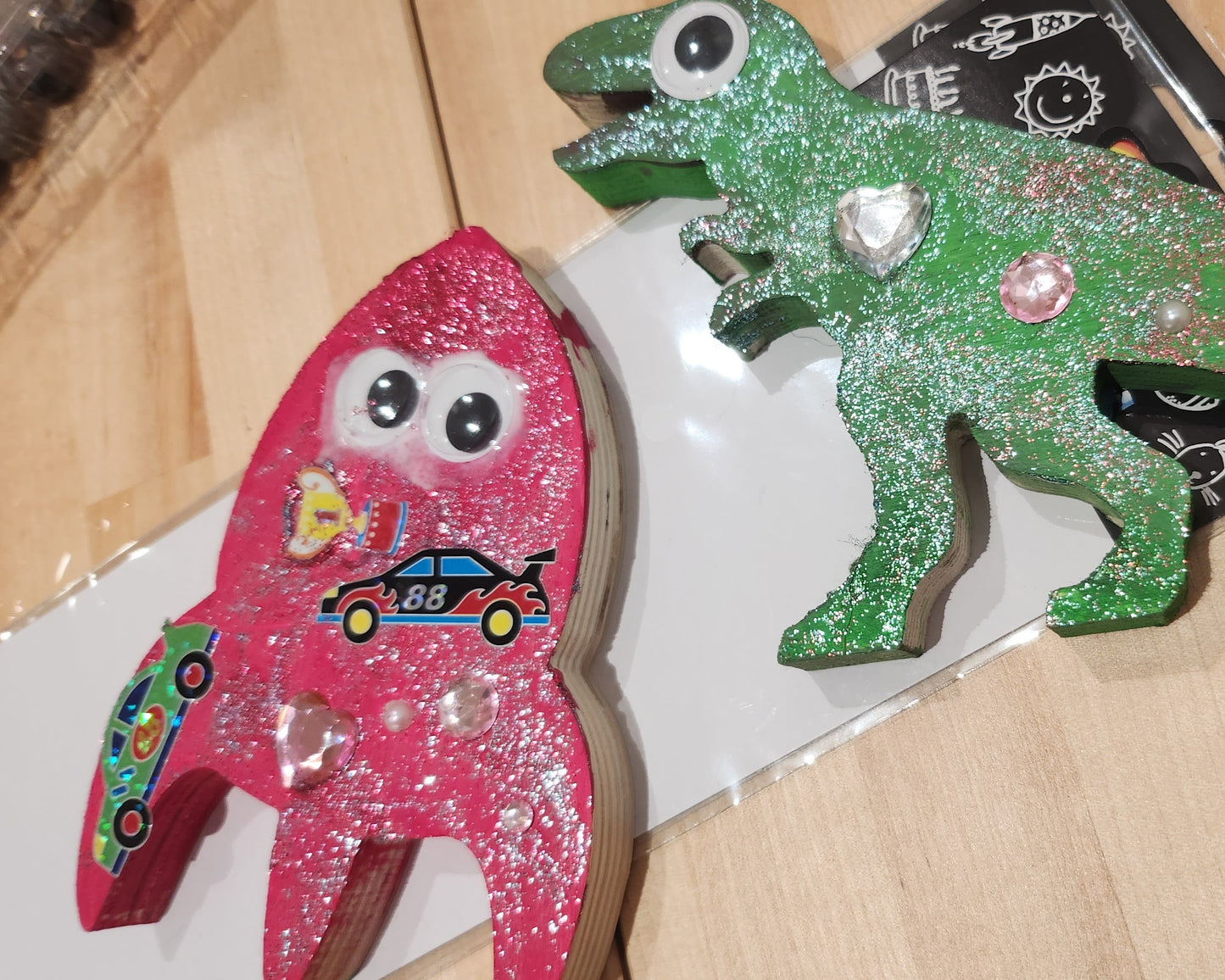 Kreativ Familjepyssel – Måla och Skapa för Alla